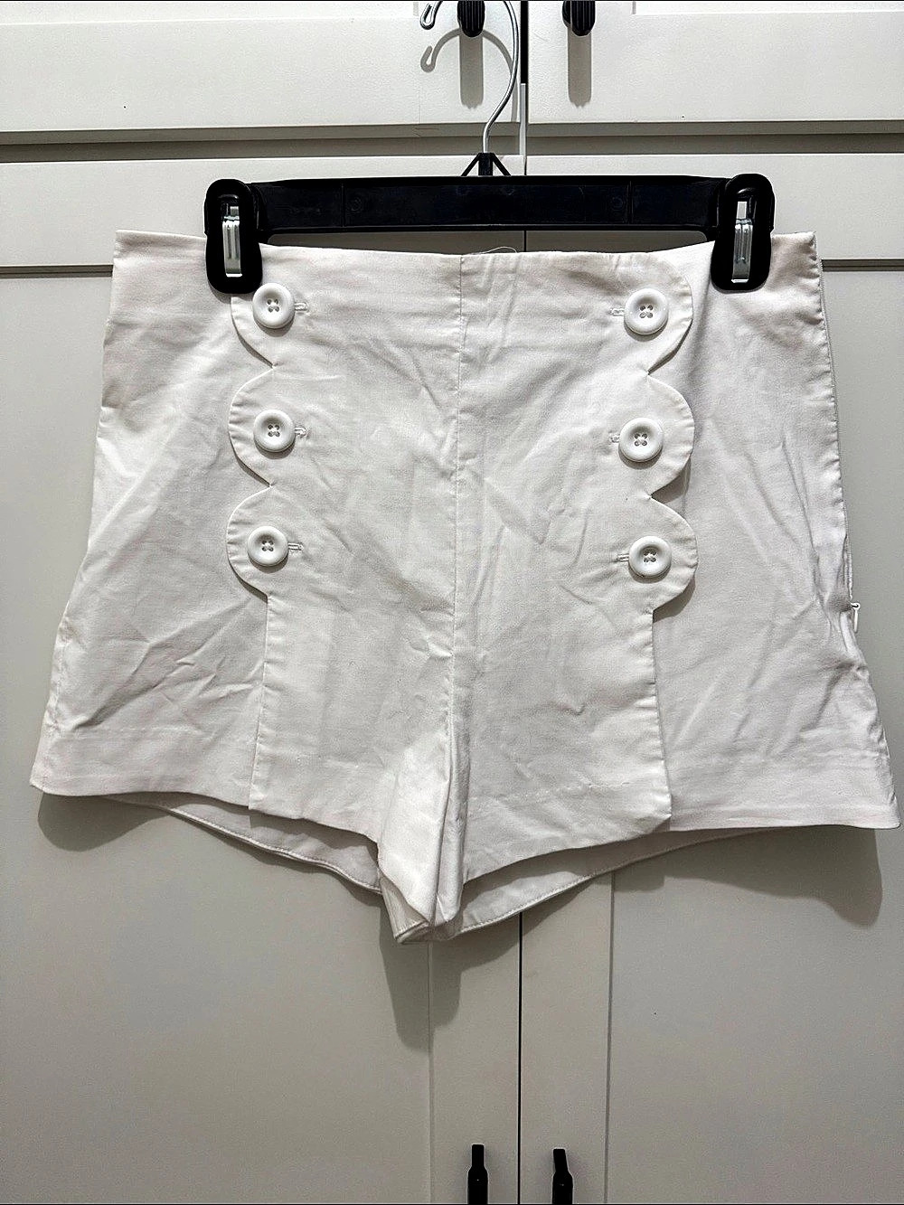 Maeve High Waist Button Front Shorts in White Size 6 Like New